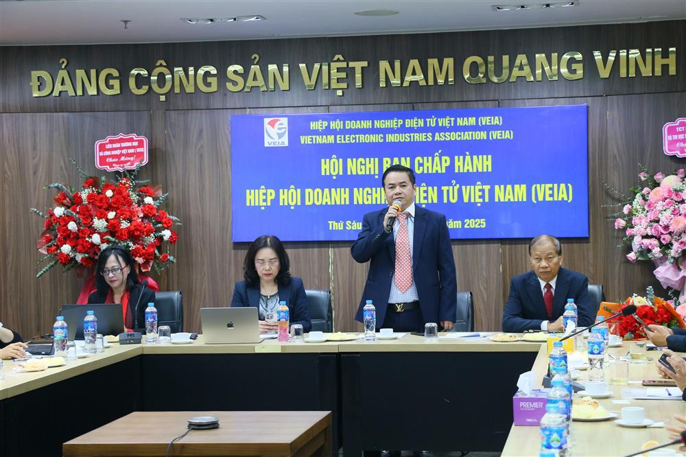 Tiến sĩ Nguyễn Văn Đ&ocirc;ng ph&aacute;t biểu khi nhận nhiệm vụ Chủ tịch VEIA